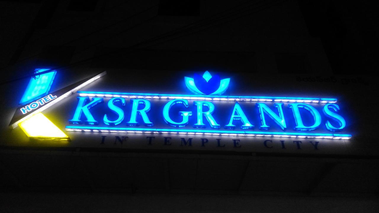 Ksr Grands Hotel ตีรูปาติ ภายนอก รูปภาพ