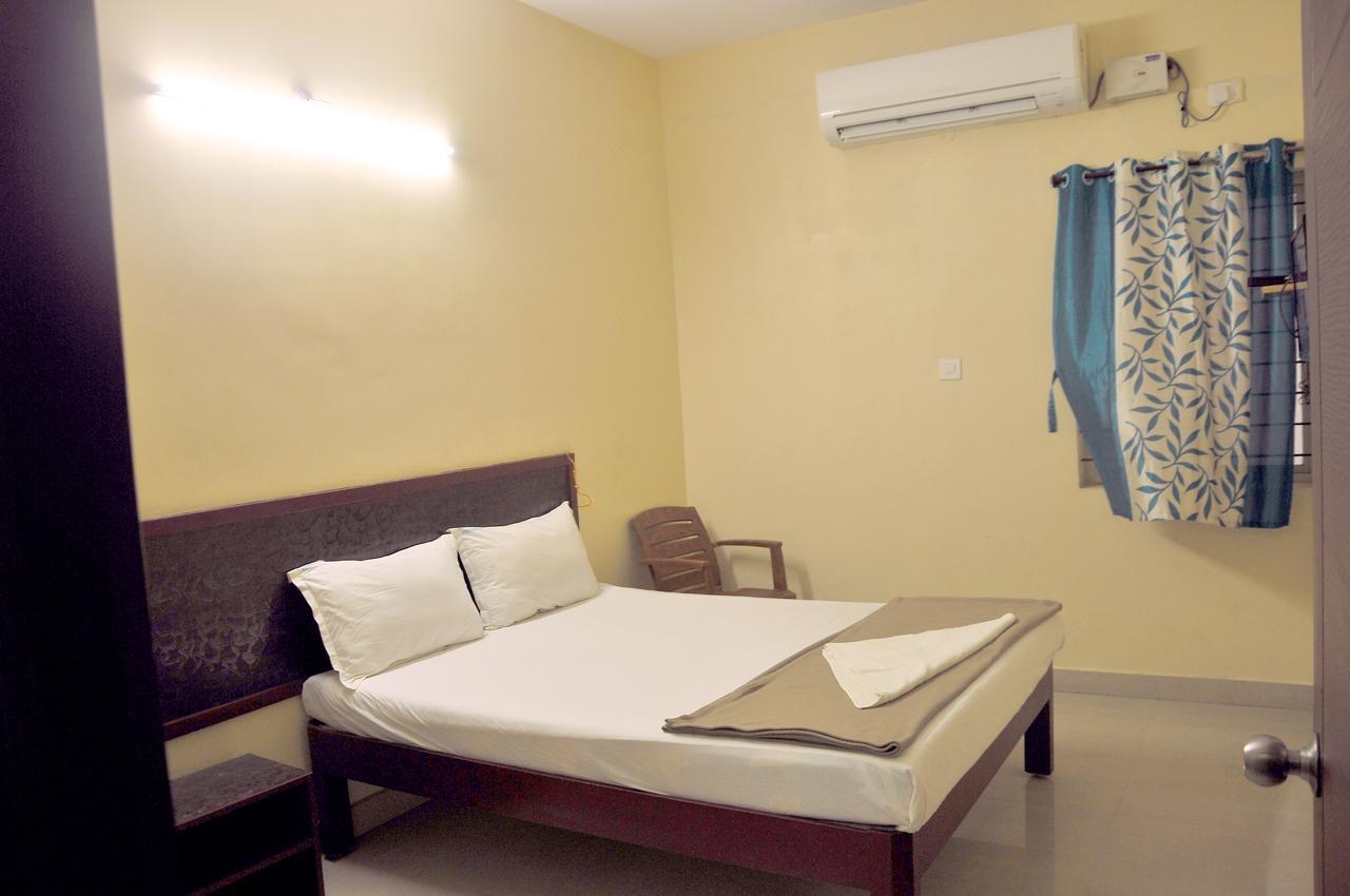 Ksr Grands Hotel ตีรูปาติ ภายนอก รูปภาพ
