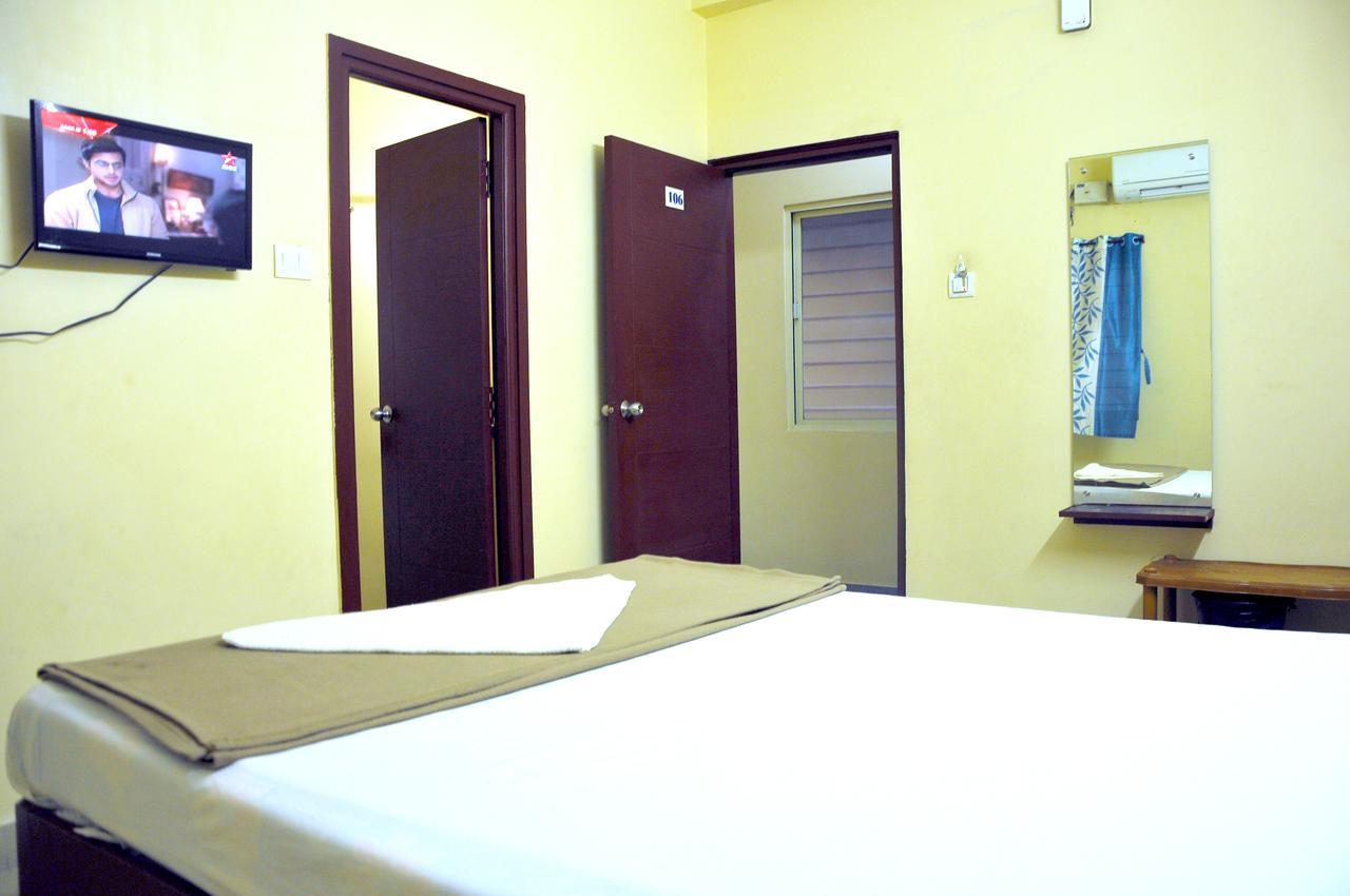 Ksr Grands Hotel ตีรูปาติ ภายนอก รูปภาพ